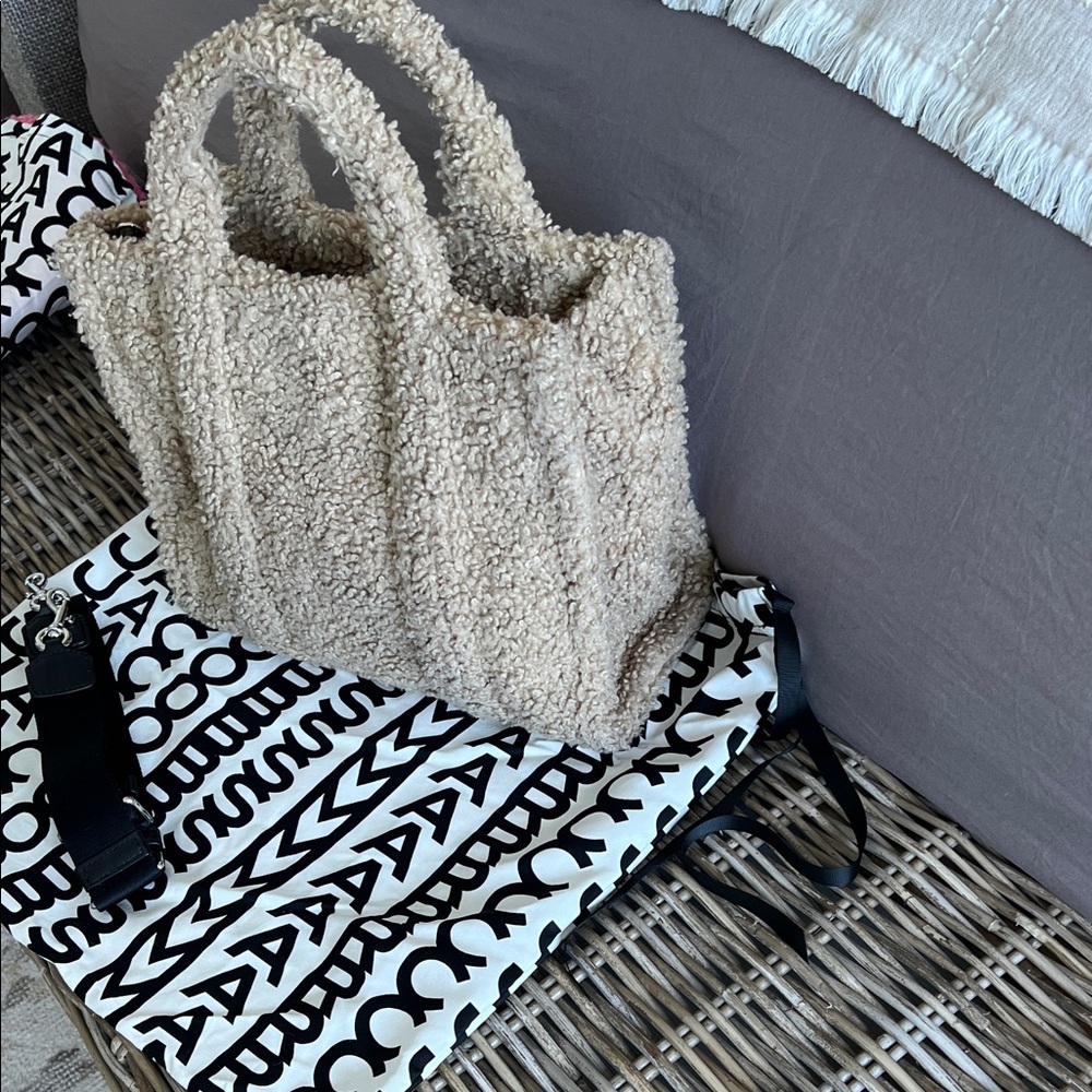 Marc Jacobs Beige Sherpa The Tote Bag - Picture 3 of 6